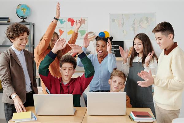 A group of students all clapping together