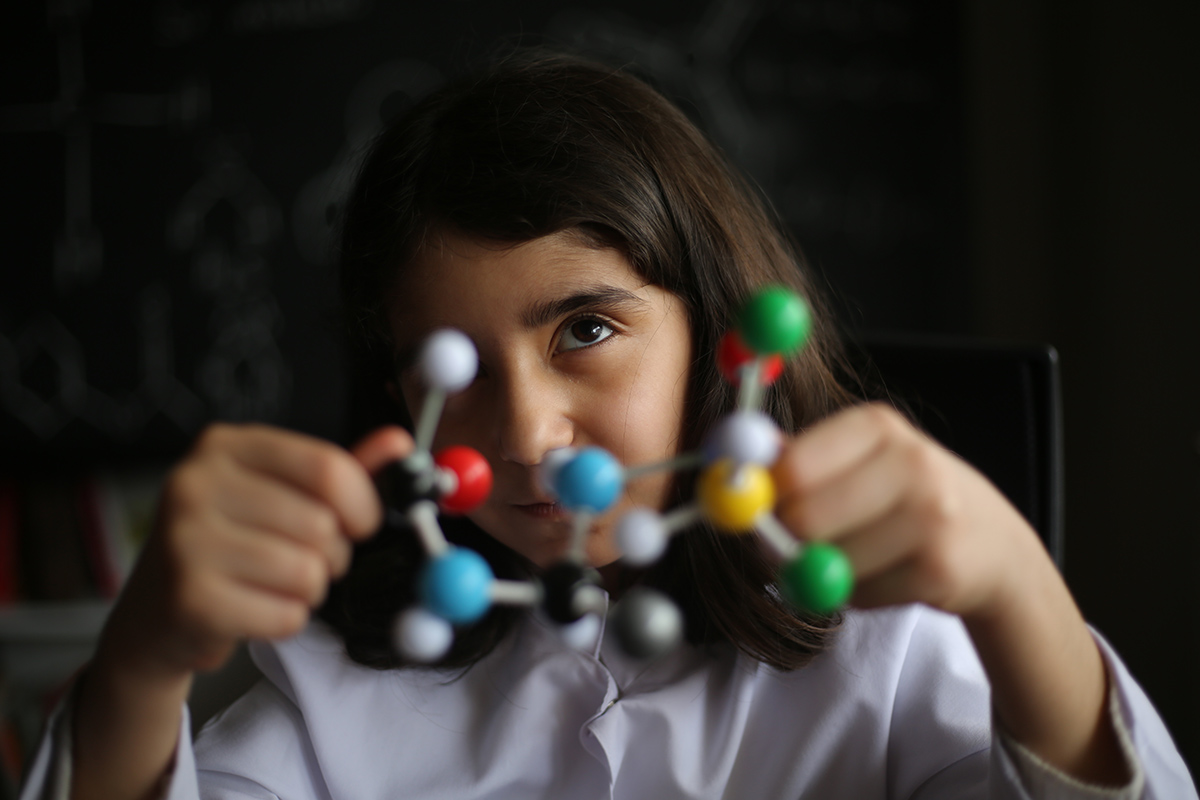 Girl Science Class Molecules 1135152714